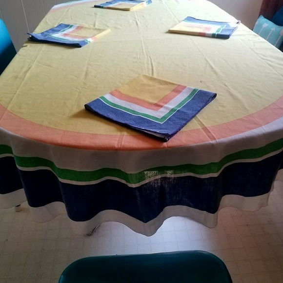 Vintage Bob Van Allen Tablecloth and 4 Napkins! - Picture 3 of 8